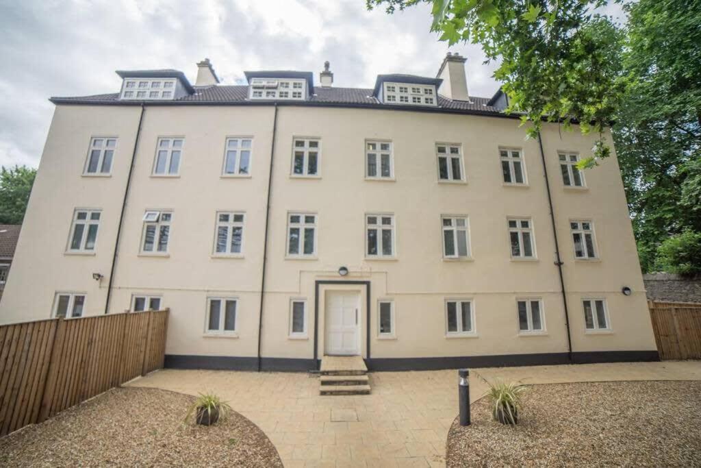 Champion Court Two Bedroom Flat Bristol Extérieur photo